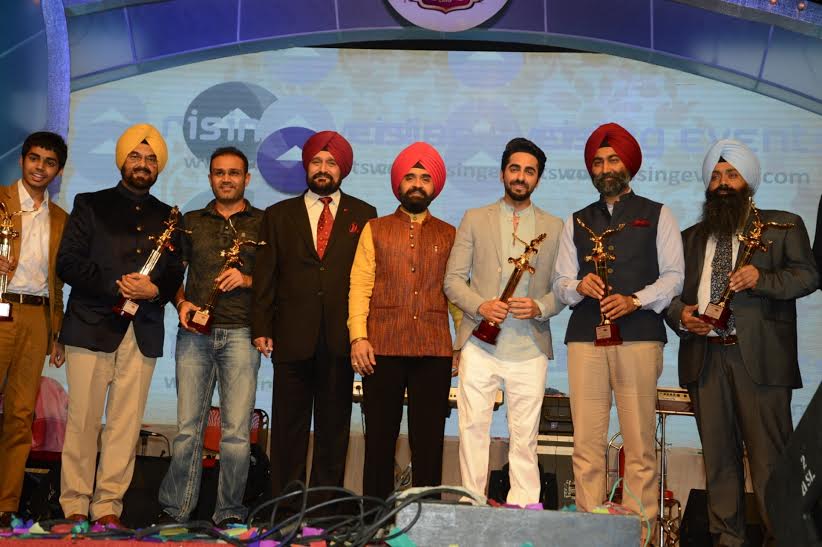 On the occasion of Baisakhi di Raat, the Punjabi Cultural Heritage Board hosted the Punjabi Icon Awards and honoured the eminent Punjabi Achievers. The event was headed by the President of PCHB, Shri Charan Singh Sapra. The Chief Guest of the evening was General (Retd.) Bikram Singh, Indian Army Chief and Mumbai Congress President, Shri Sanjay Nirupam was the Guest of Honor.